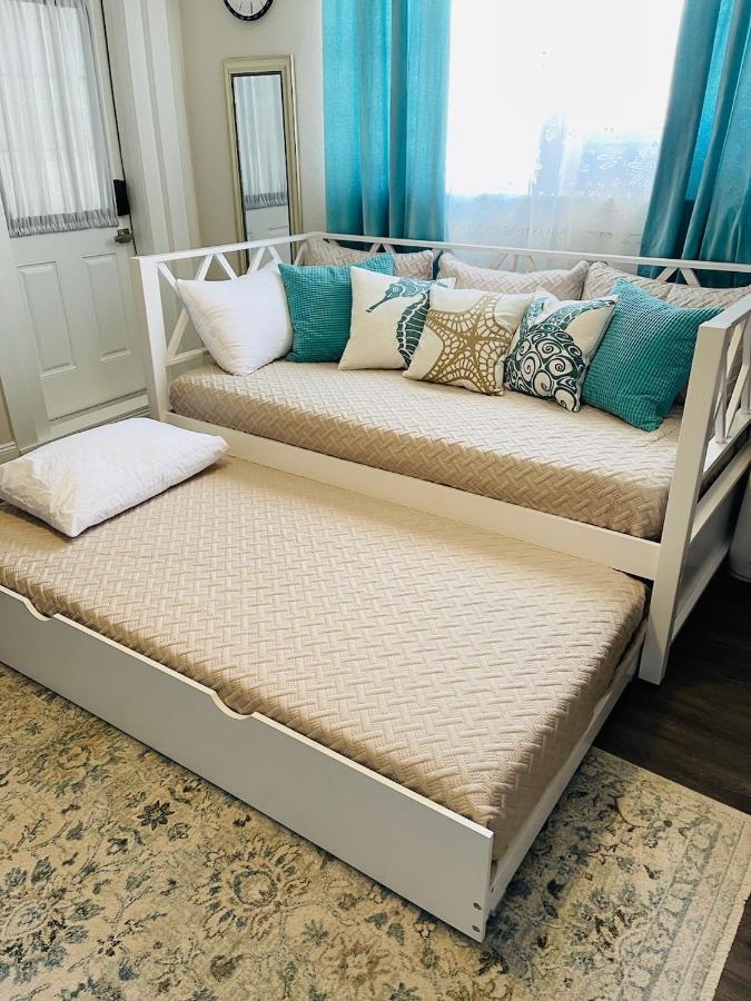 Coastal Chic Suite With Kitchenette And Private Entrance São Petersburgo Exterior foto